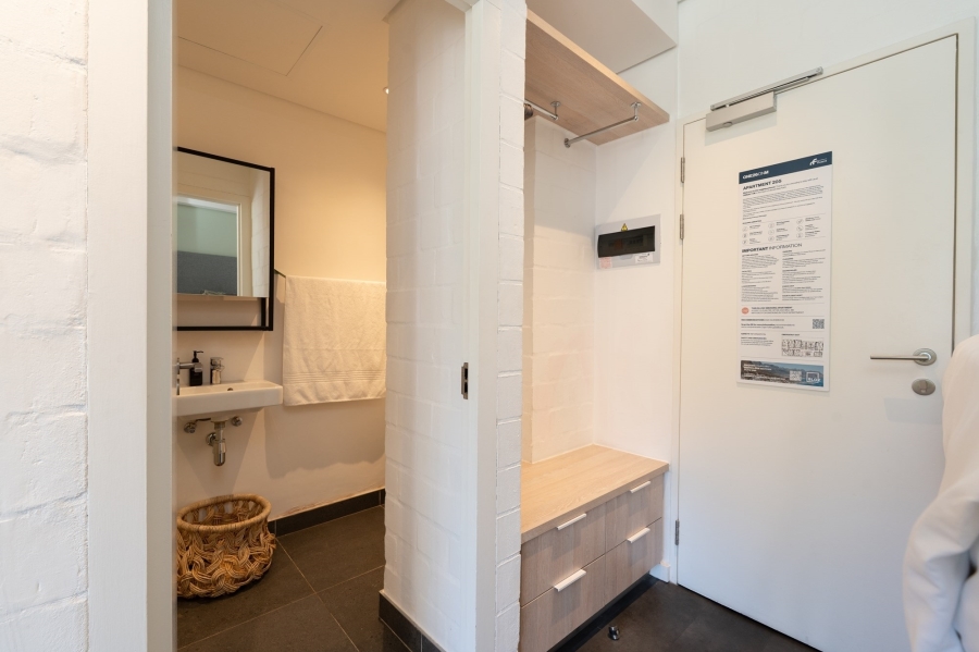 1 Bedroom Property for Sale in Sea Point Western Cape